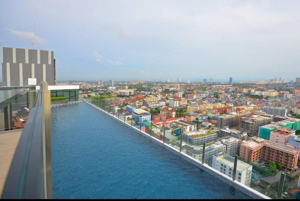 The Base Central Pattaya Seaview Exteriör bild